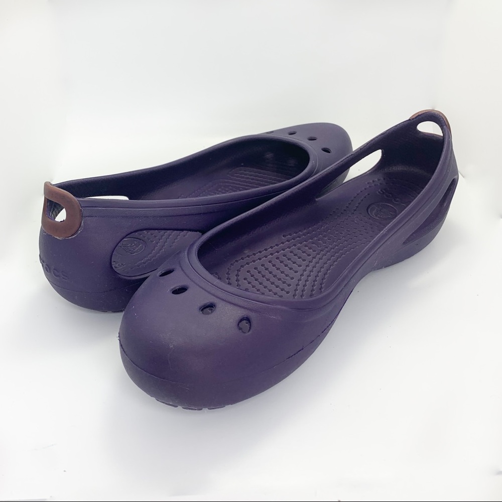 CROCS SANDALS SIZE 8 PURPLE